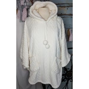 Nordstrom Dearfoams pullover poncho